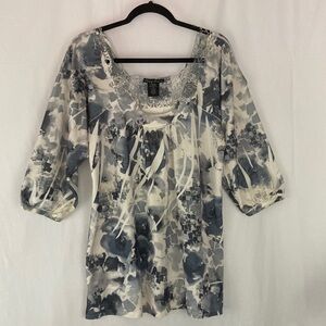 Simply Irresistible Women’s Gray and White Pull Over Blouse Size Large